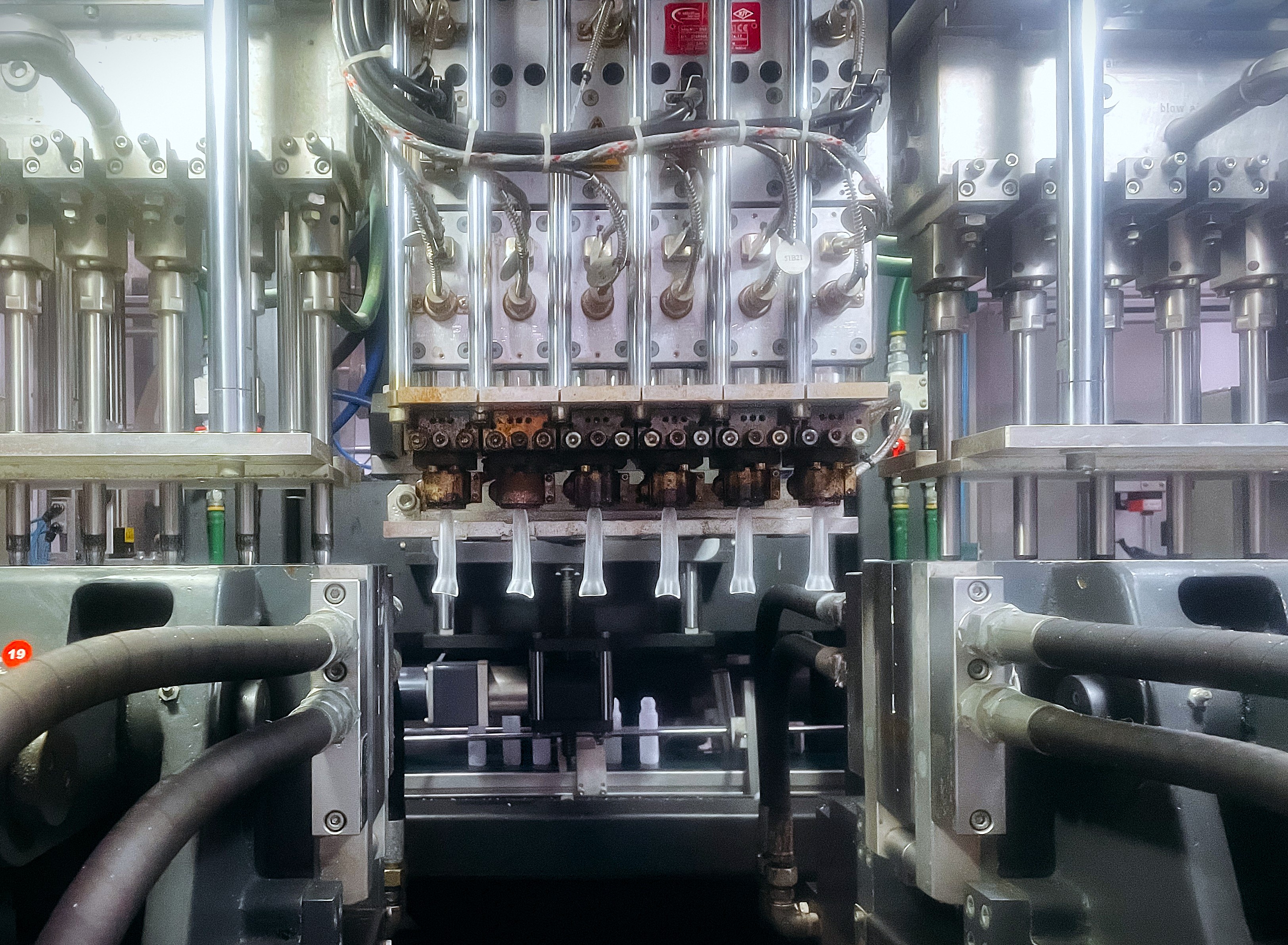 Extrusion blow molding machine